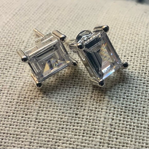 ♥️Brand new, emerald cut Moissanite Chic pierced 923 sterling Earrings. - Picture 4 of 5
